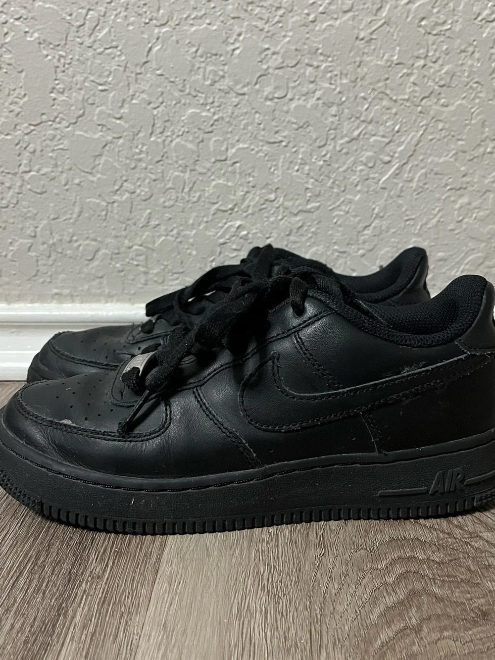 Nike Kids Black Leather Low-Top Sneakers